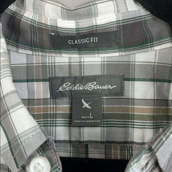 Eddie Bauer Classic Fit Casual Button Down shirt - Picture 4 of 7